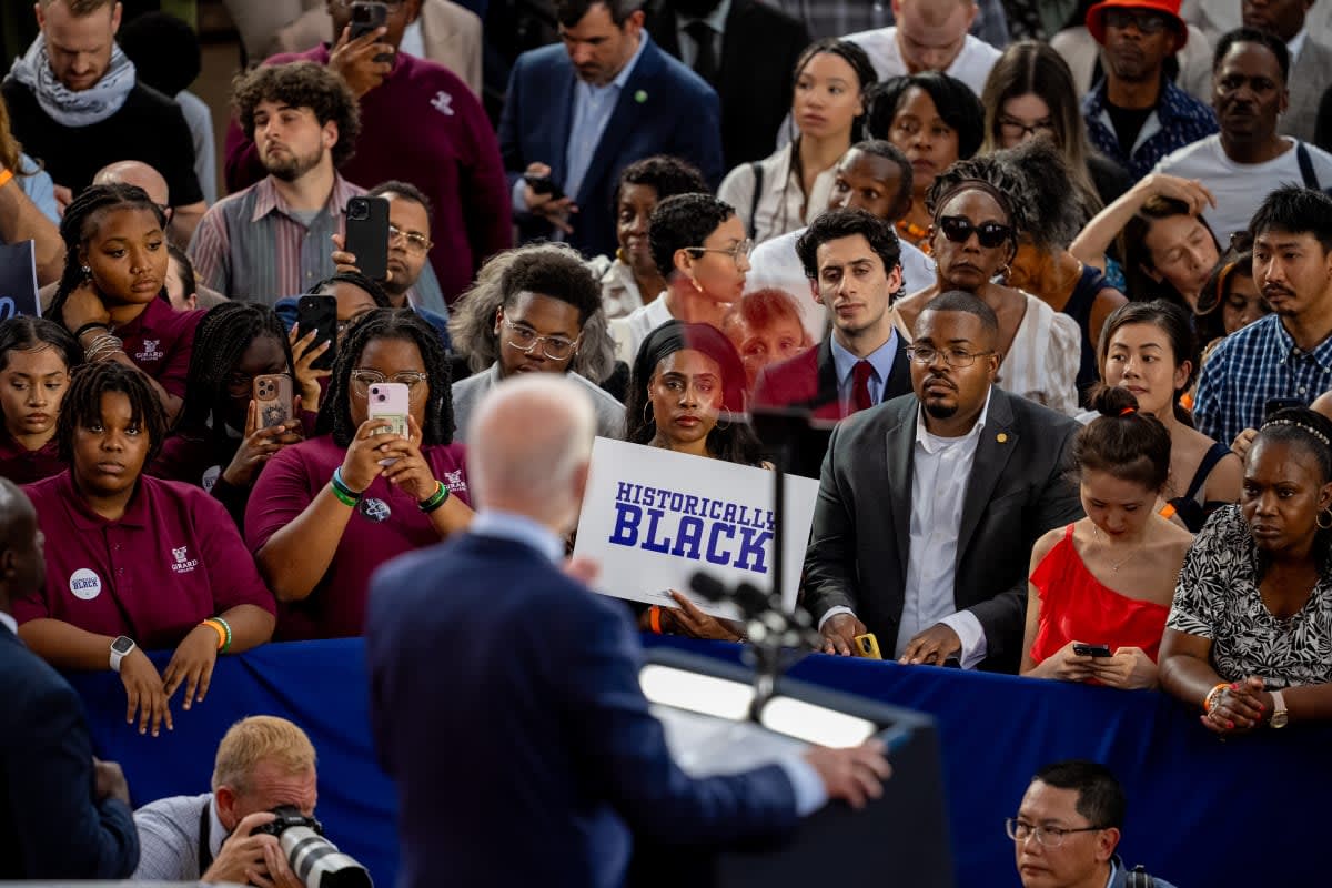 Image Source: Getty Images | Photo by Andrew Harnik