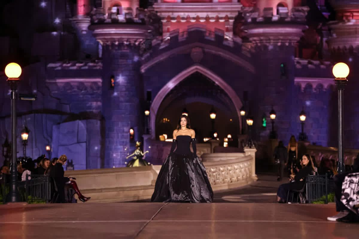 Kylie Jenner walks the runway during the Coperni Paris Womenswear Spring-Summer 2025 at Disneyland Paris on October 1, 2024. (Image Source: Lyvans Boolaky/Getty Images)