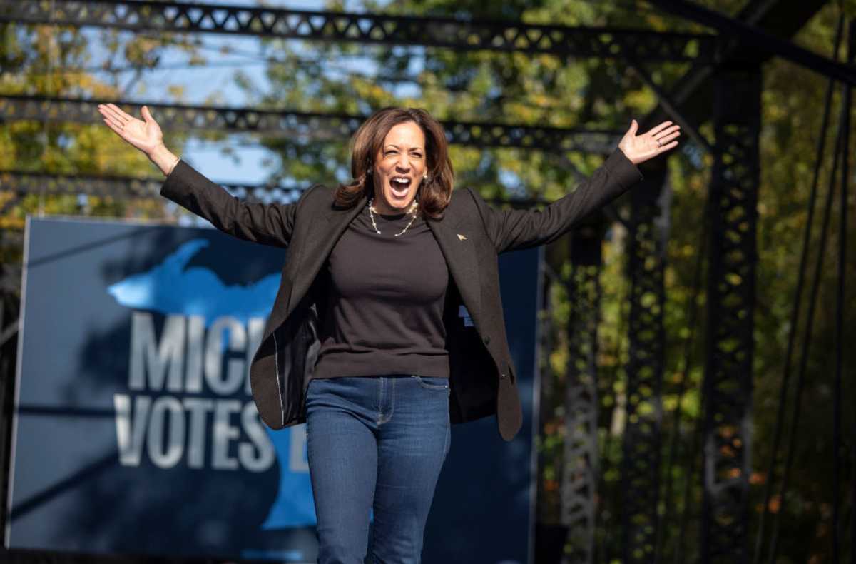 Kamala Harris walks on stage to speak at a campaign event on October 18, 2024, in Grand Rapids, Michigan. (Image Source: Getty Images | Photo By Bill Pugliano)