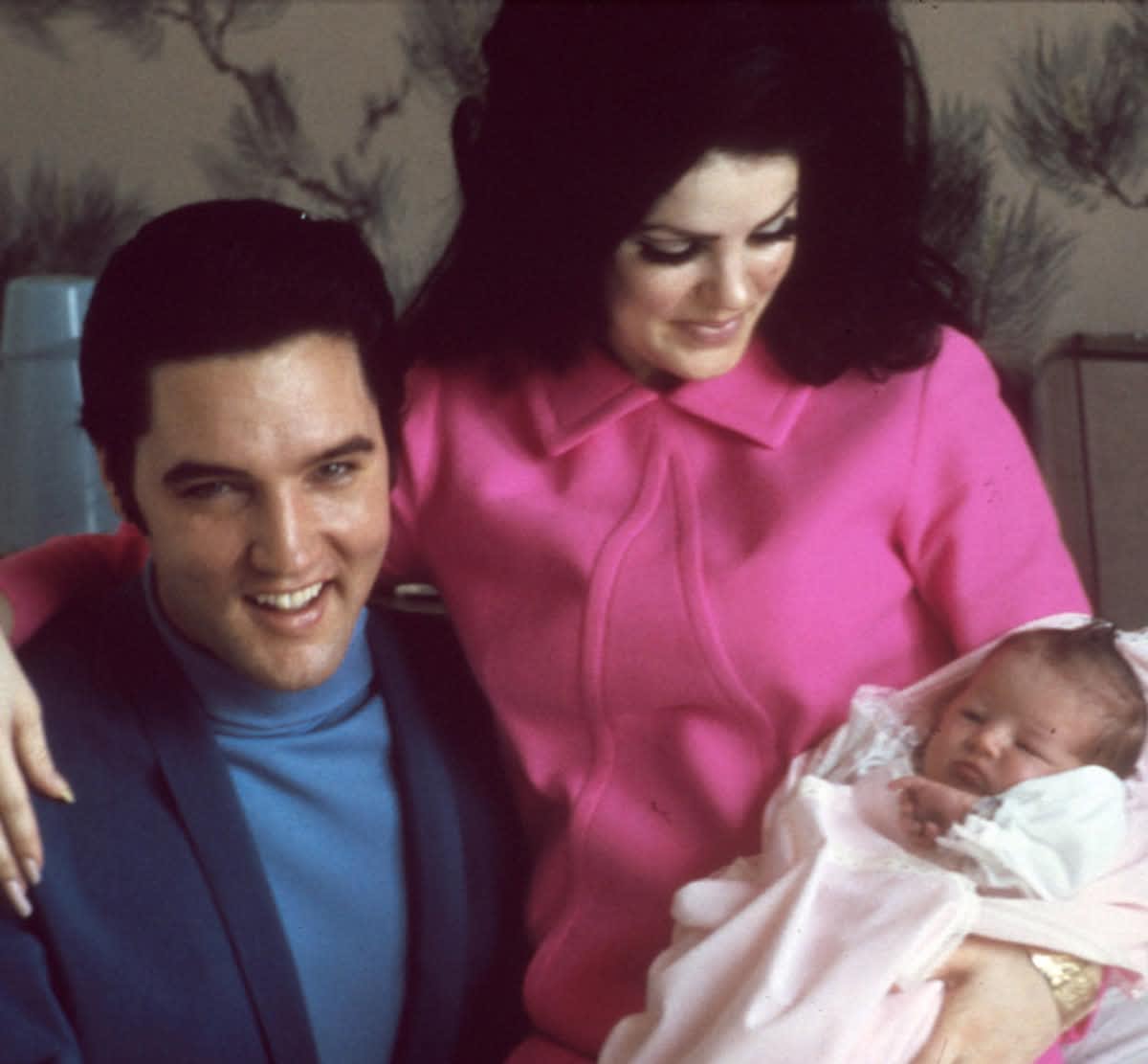 Rock and roll singer Elvis Presley with his wife Priscilla Beaulieu Presley and their 4 day old daughter Lisa Marie Presley on February 5, 1968 in Memphis, Tennessee. (Cover Image Source: Getty Images / Photo by Michael Ochs Archives)