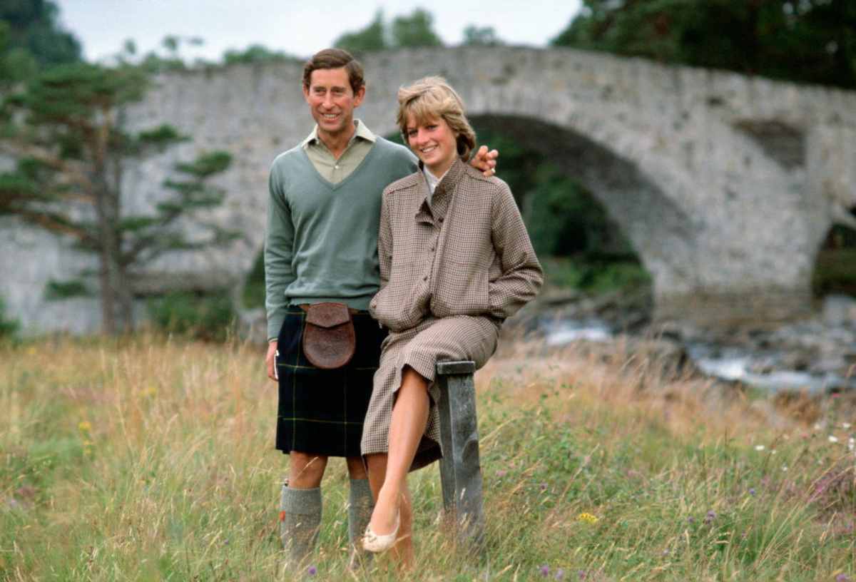 Prince Charles & Princess Diana at Honeymoon Photocall By The River Dee on 19th August 1981. (Image Source: Getty Images| Photo by Tim Graham Photo Library)