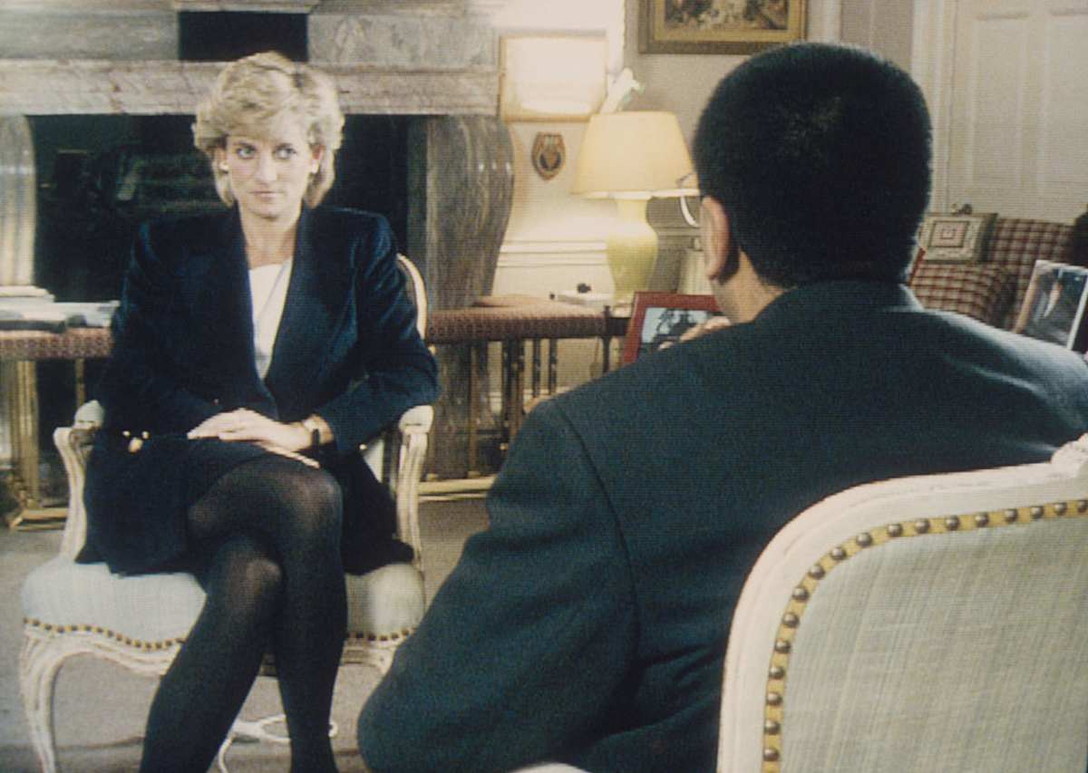 Martin Bashir interviews Princess Diana in Kensington Palace for the television program Panorama. (Image Source: Photo by Pool Photograph / Getty Images)