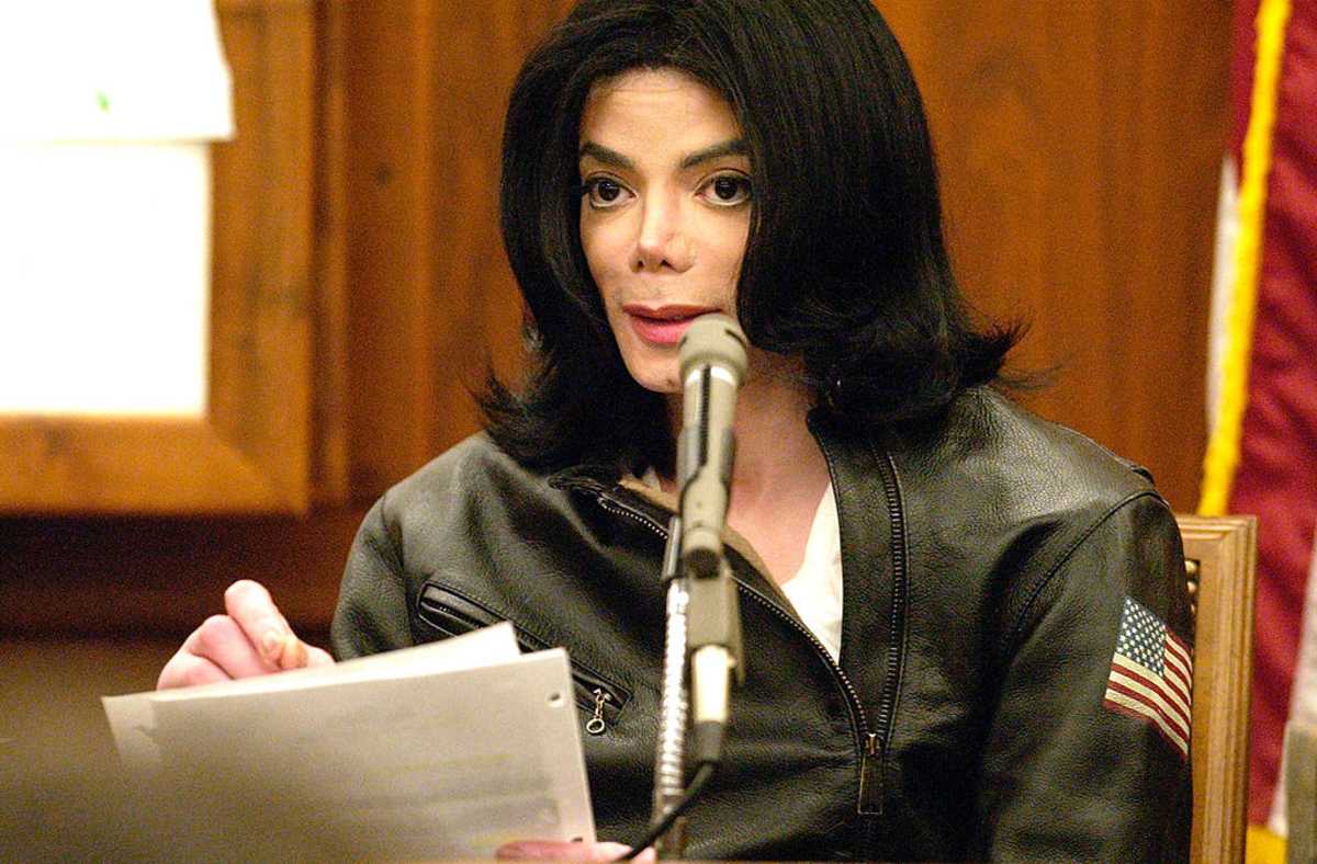 Michael Jackson at his civil trial in Santa Maria Superior Court on November 15, 2002, in Santa Maria, California. (Image Source: Getty Images| Photo by Ed Souza-Pool) 