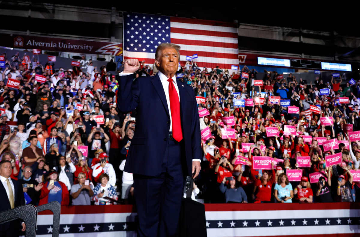 Donald Trump holds up a fist at a campaign rally at the Santander Arena on November 04, 2024 in Reading, Pennsylvania. (Image Source: Getty Images | Photo by Chip Somodevilla)