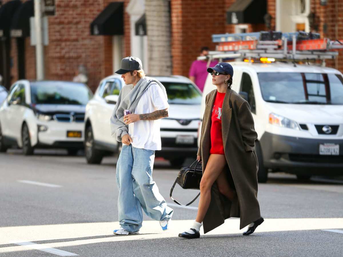 Justin Bieber and Hailey Bieber are seen on December 14, 2023 in Los Angeles, California. (Cover Image Source: Bellocqimages/Getty Images)