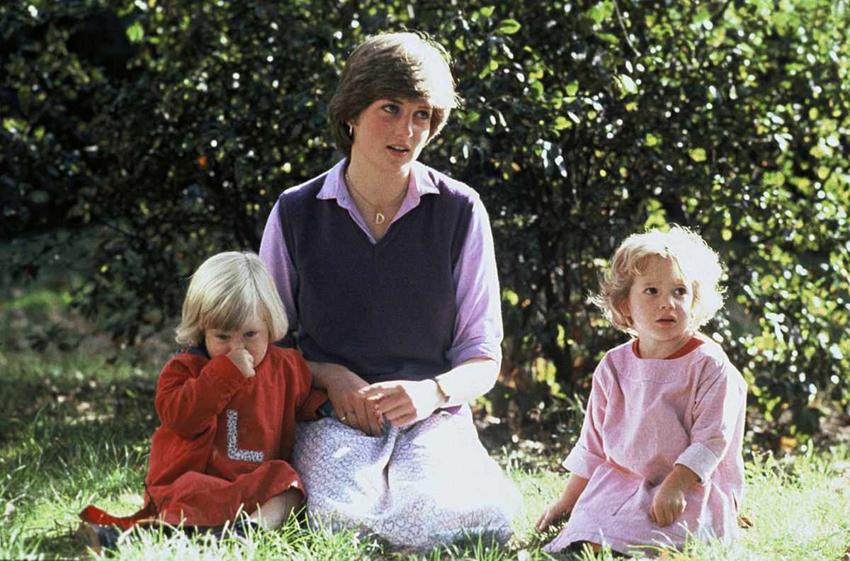 Diana Spencer at the Young England Kindergarten in September 1980 shortly before her engagement to Prince Charles. (Image Source: Getty Images| Photo by Anwar Hussein) 