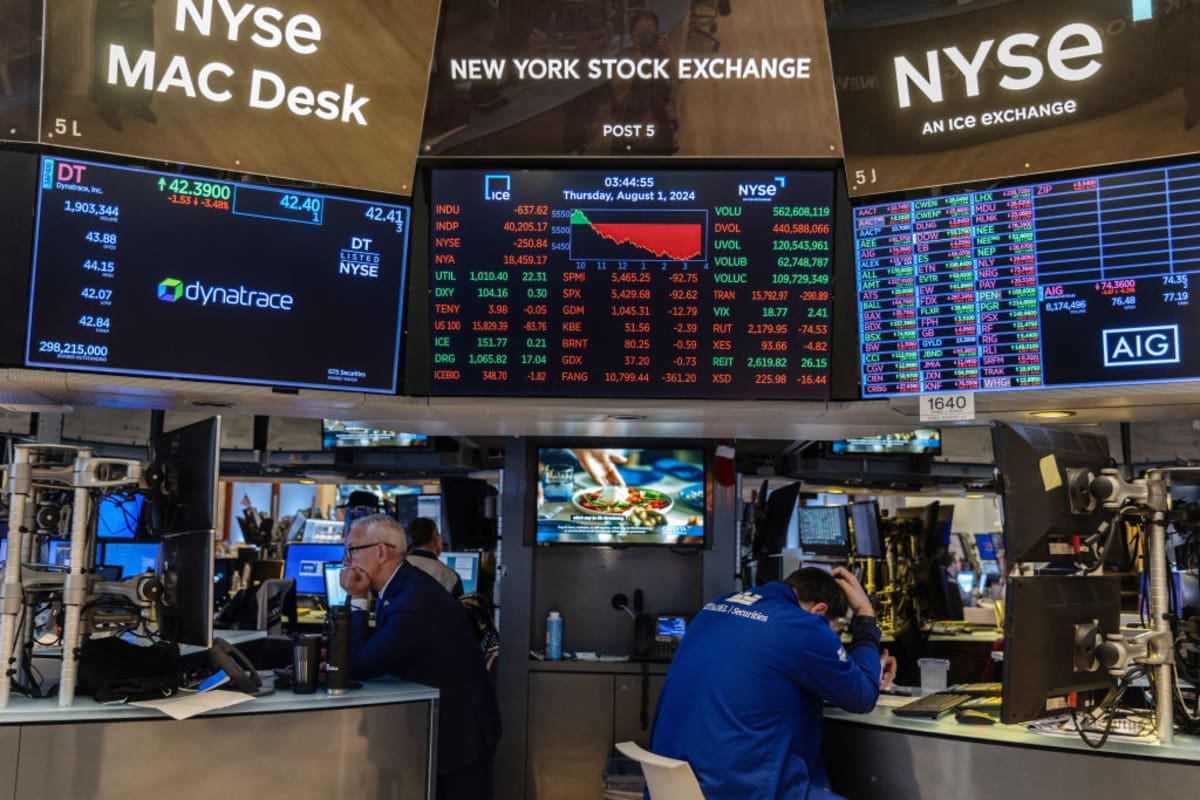 Traders work on the floor of the New York Stock Exchange (NYSE) on August 1, 2024 in New York City (Image Source: Getty Images / Photo by Jeenah Moon)