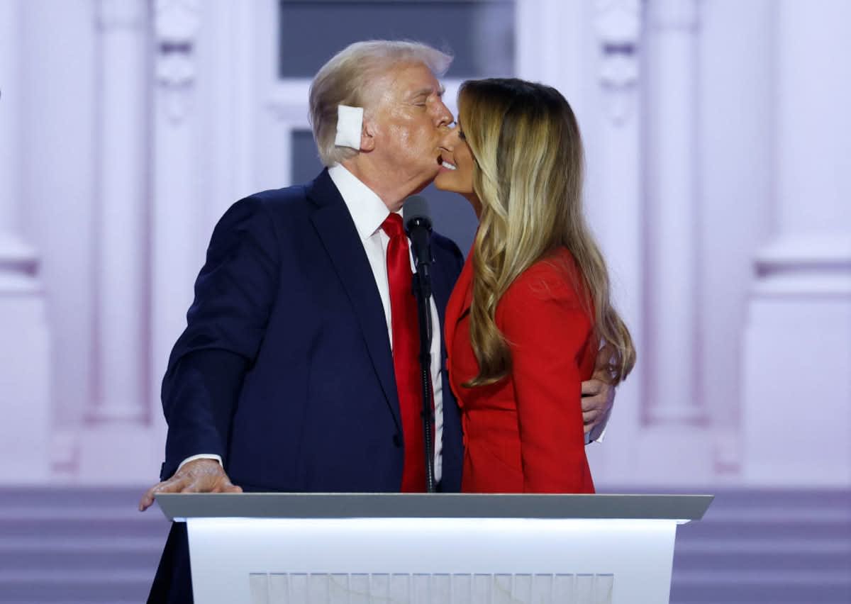 Donald Trump kisses Melania Trump on July 18, 2024 in Milwaukee, Wisconsin. (Image Source: Getty Images | Photo by Chip Somodevilla)