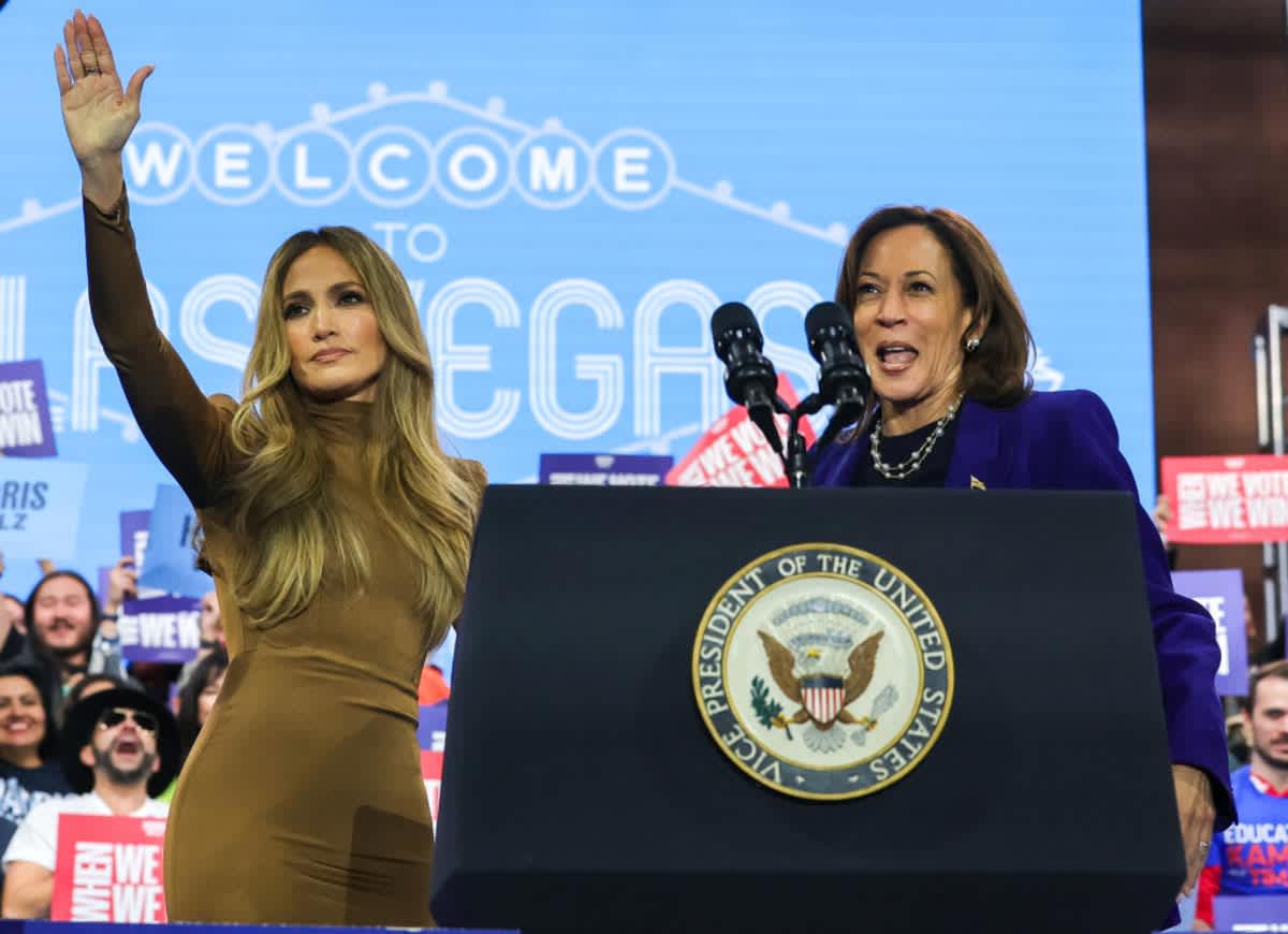 Jennifer Lopez and Kamala Harris at a campaign rally on October 31, 2024 in North Las Vegas, Nevada. (Image Source: Getty Images / Photo by Ethan Miller)