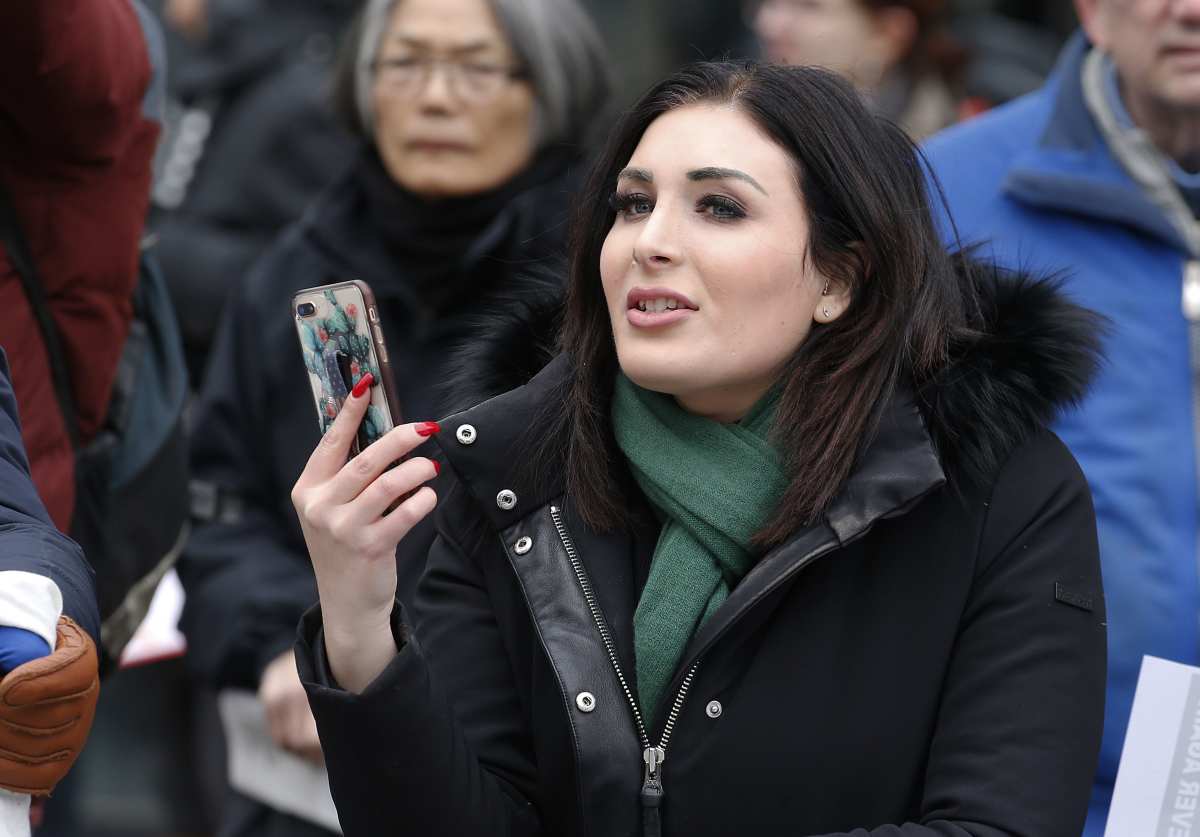 Political activist Laura Loomer stands across from the Women's March 2019 in New York City on January 19, 2019 in New York City. (Image Source: Getty Images | Photo by John Lamparski)