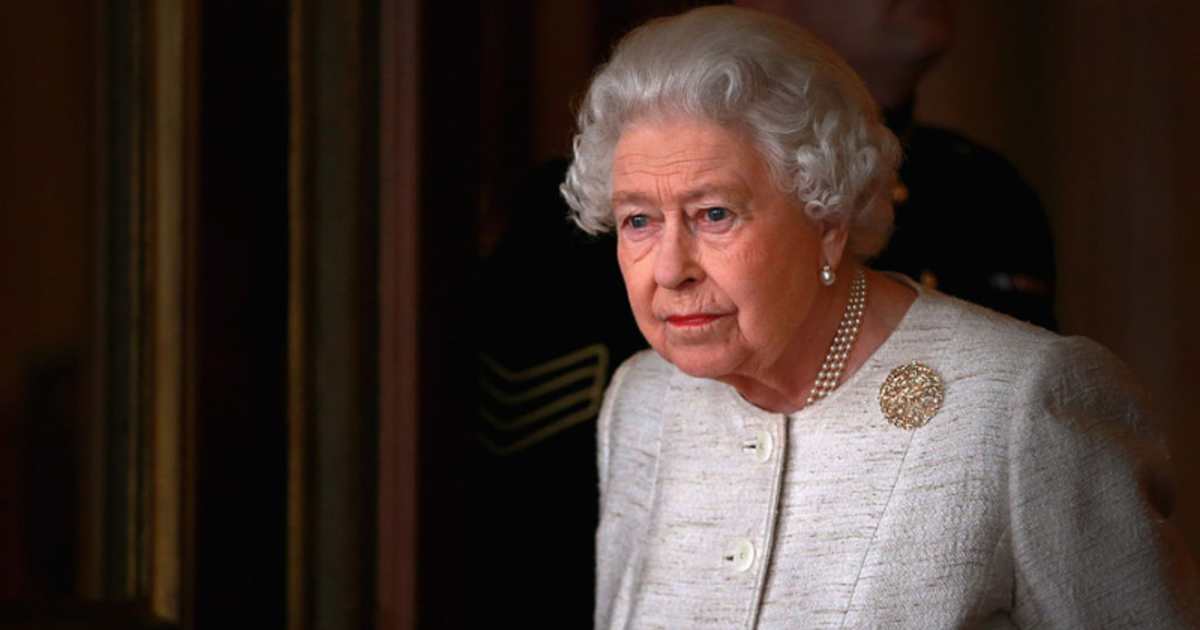 Queen Elizabeth II prepares to greet Kazakhstan President Nursultan Nazarbayev at Buckingham Palace on November 4, 2015 in London. (Image Source: Getty Images | Photo By Chris Jackson)