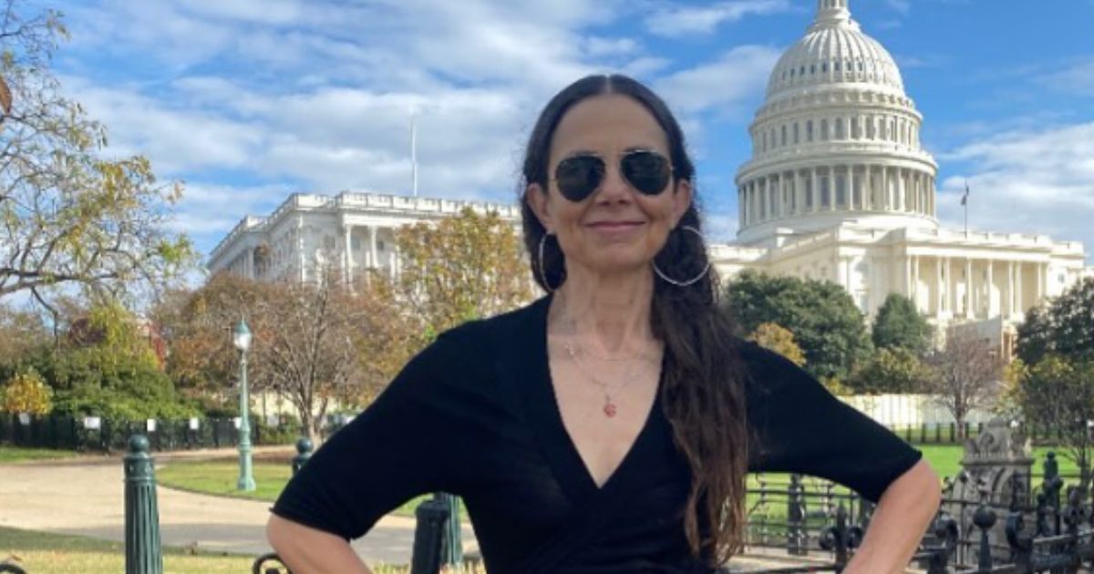 Justine Bateman in America (Justine Batema| Instagram) 